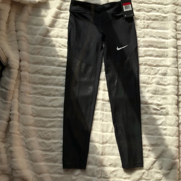 $45 Nike Girls Reflective Black Legging - Picture 2 of 7